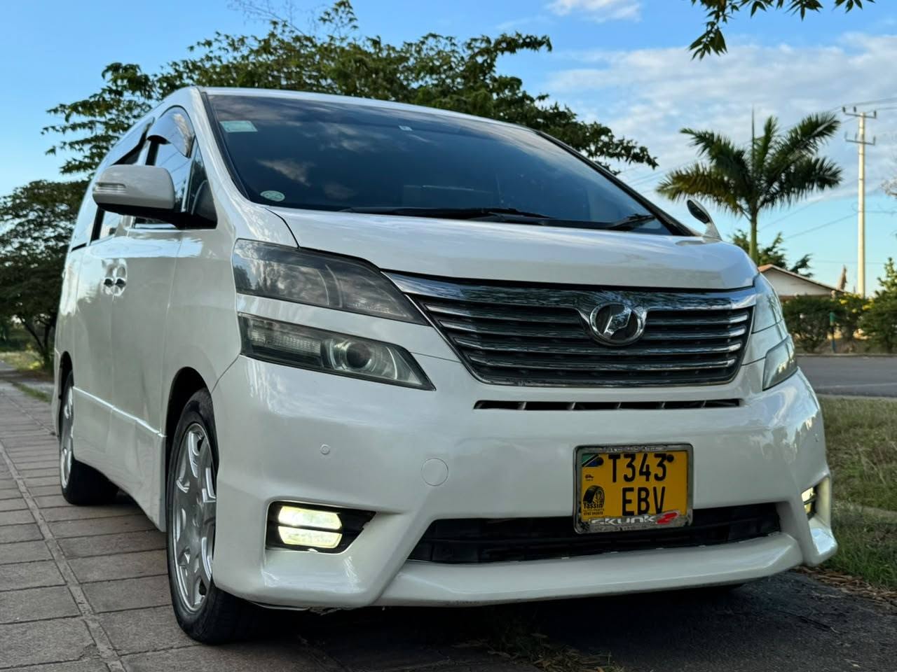 A picture of Toyota velfire Model 2008 Cc 2360 Odo 54 000Kms New