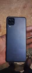 A picture of Samsung galaxy a12 kipengele krek