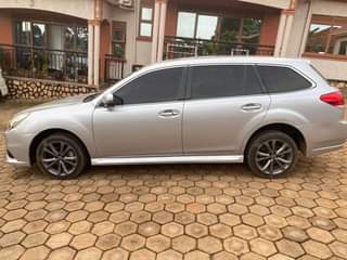 A picture of 2013 Subaru Legacy Silver