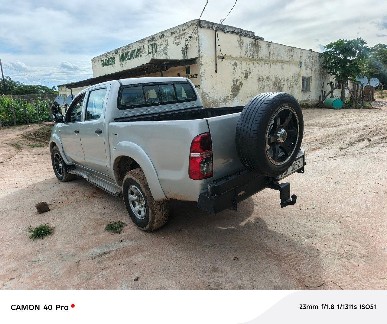 A picture of Toyota Hilux 2kd engine price 155 call me 0571192406