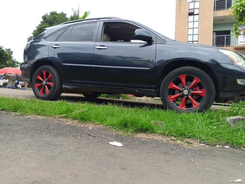 A picture of Lexus Rx350 2009 model 4 sale Clean body and interior