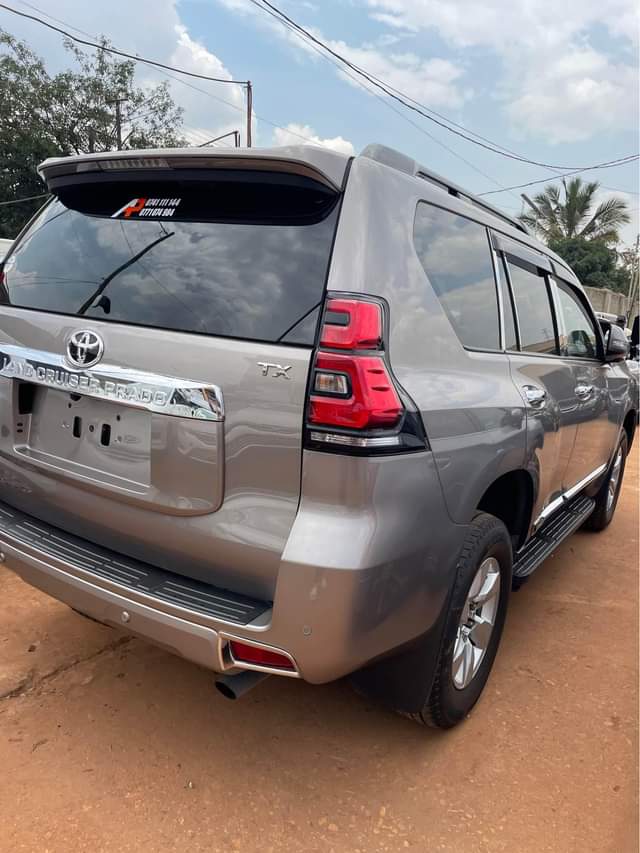 A picture of TOYOTA LANDCRUISER 2022