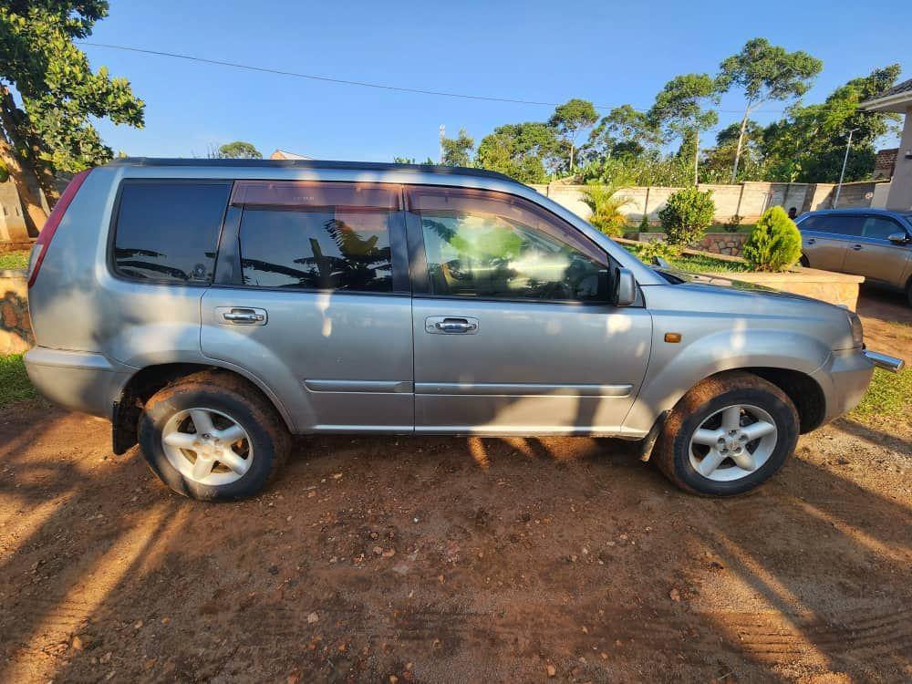 A picture of 2005 Nissan x trail