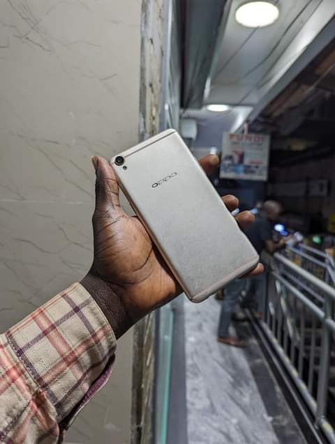 A picture of Oppo r9 plus