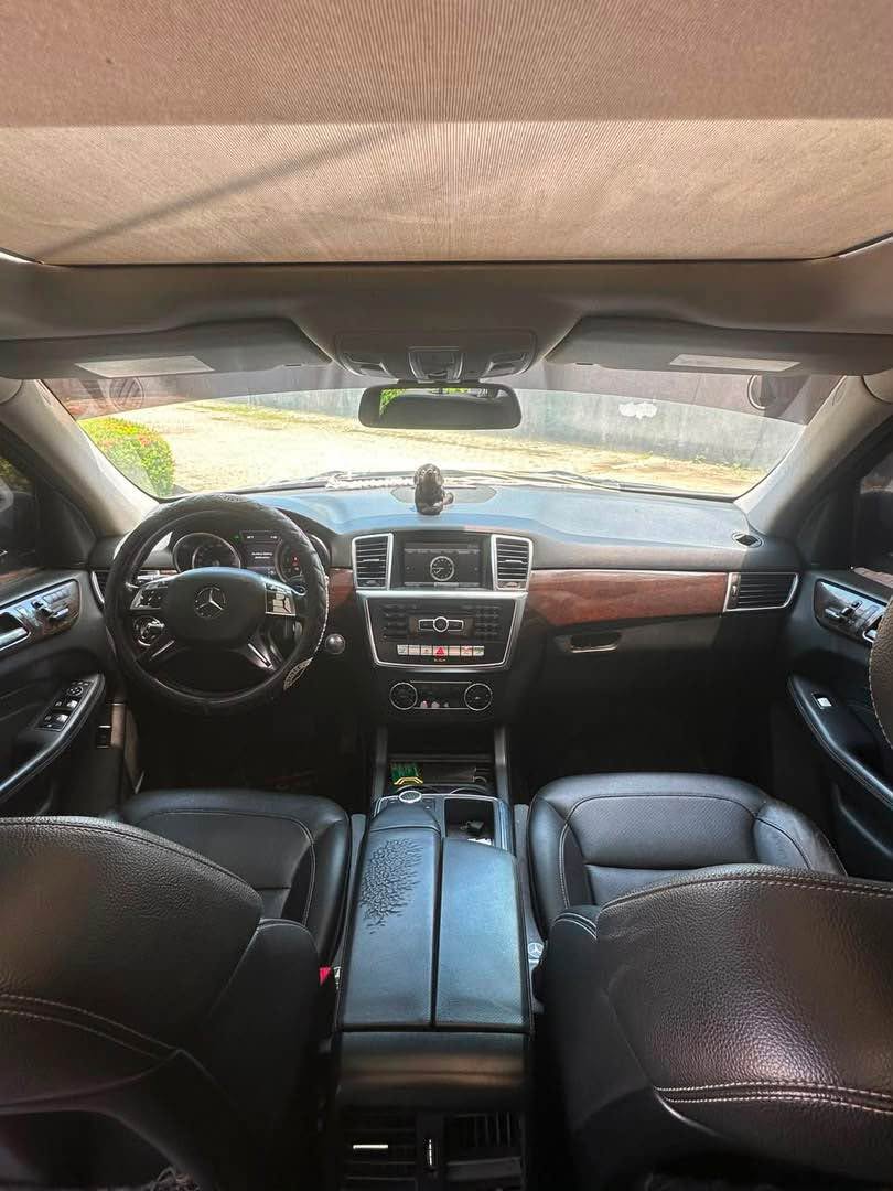 A picture of ML 350 2015 full option with 360 Camera