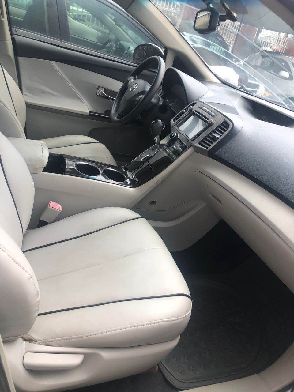 A picture of Toyota Venza 2012
