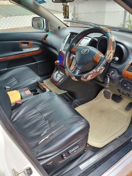 A picture of Harrier 2008 sunroof 28m 0759700430