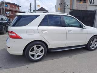 A picture of 2013 Mercedes Benz ML550