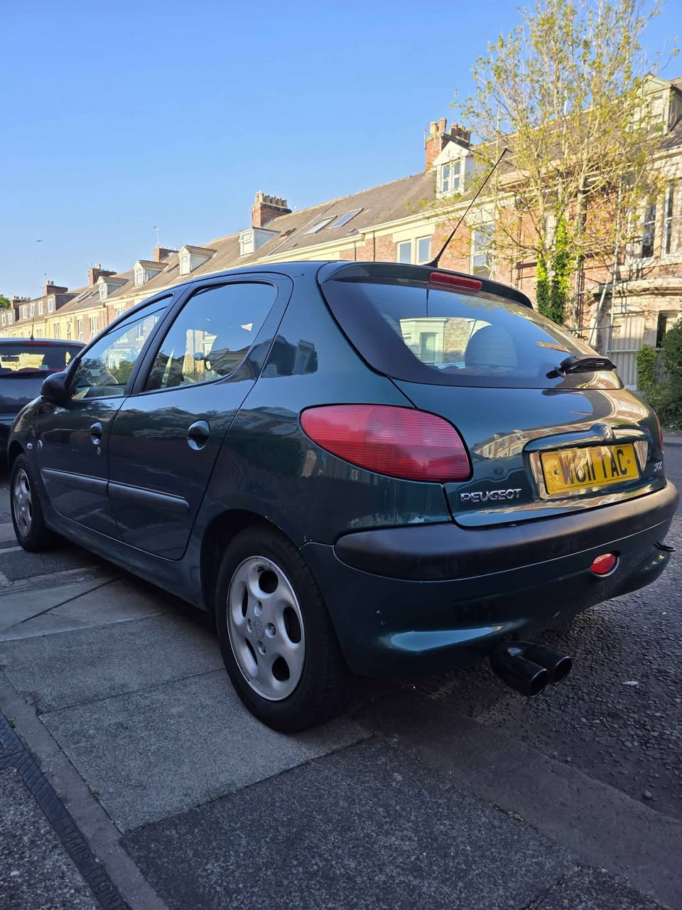 A picture of 2000 Peugeot 206