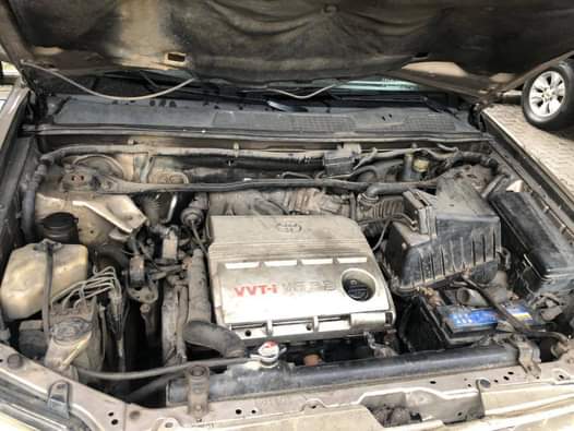 A picture of Toyota Highlander first body 2005 model Work only legs V6