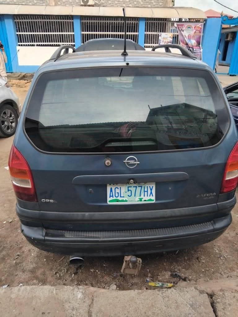 A picture of 2003 Opel zafara