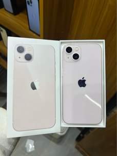 A picture of iPhone 13 128gb Clean