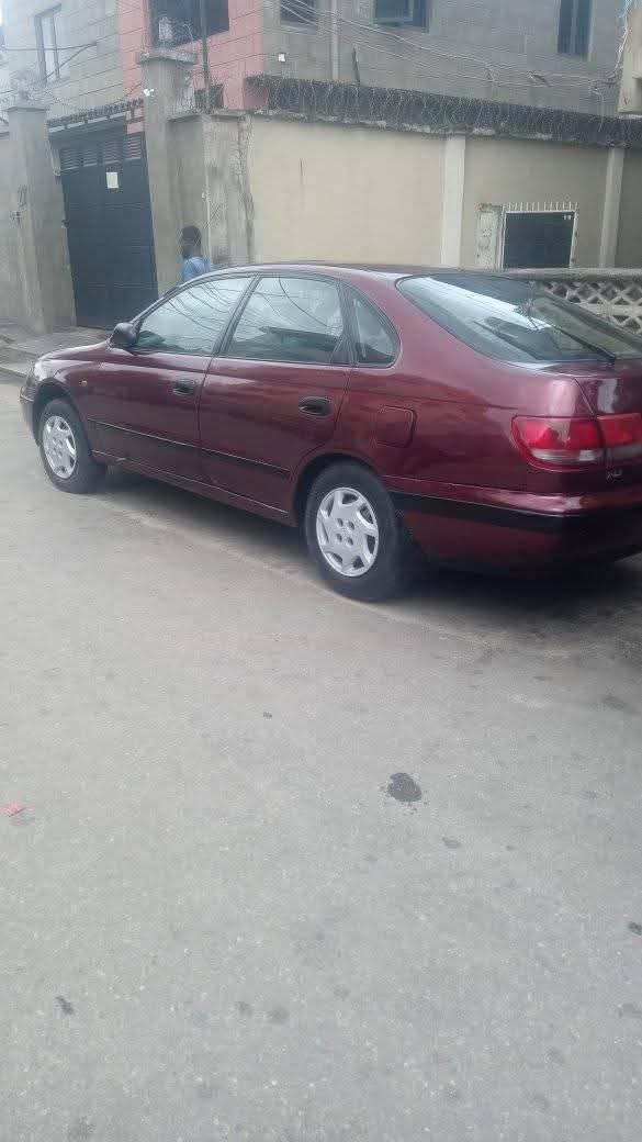 A picture of 2000 Toyota carina e