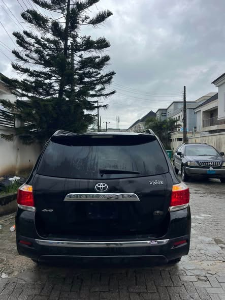 A picture of Toyota Highlander 2011