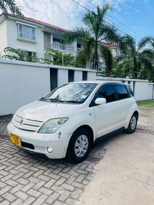 A picture of TOYOTA IST
