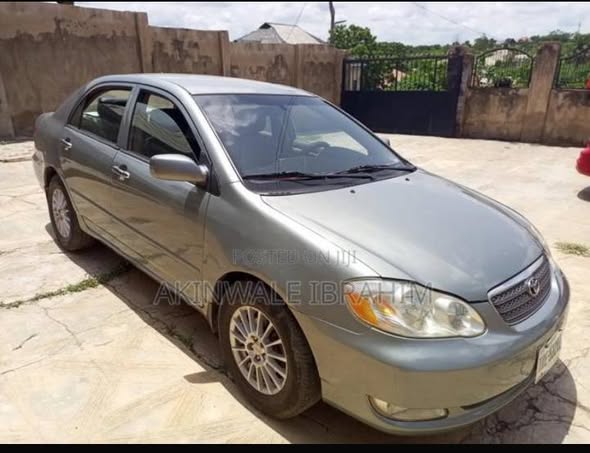 A picture of Toyota Corolla 04
