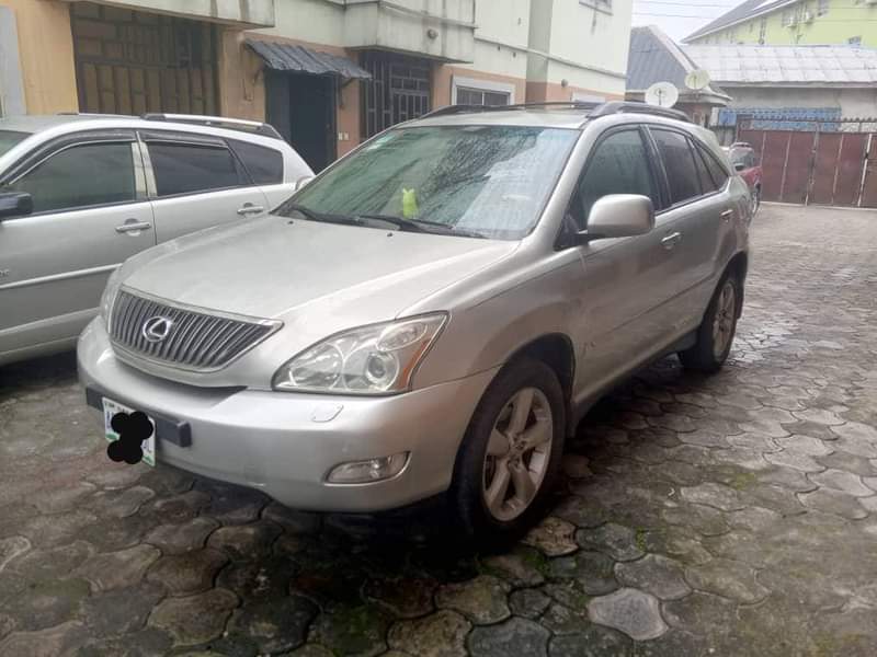 A picture of Lexus Rx 350 super silent and untouched engine Smooth transmission