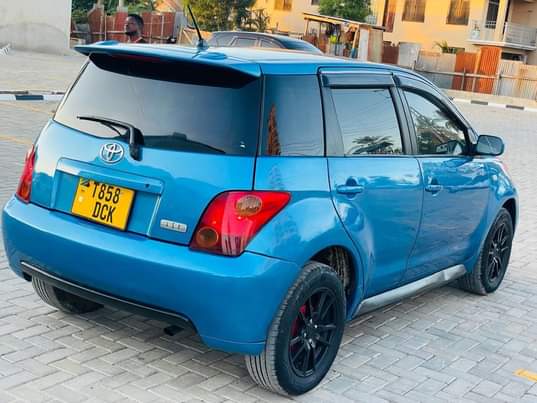 A picture of TOYOTA IST