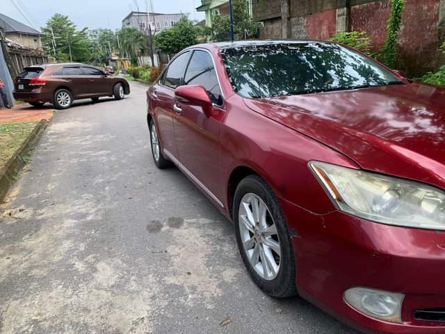 A picture of Lexus es350 2011