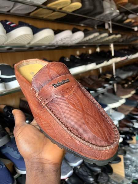 A picture of Available 40 45 18k WhatsApp call 08066070534