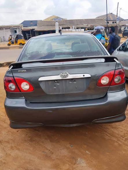 A picture of Toyota Corolla 04
