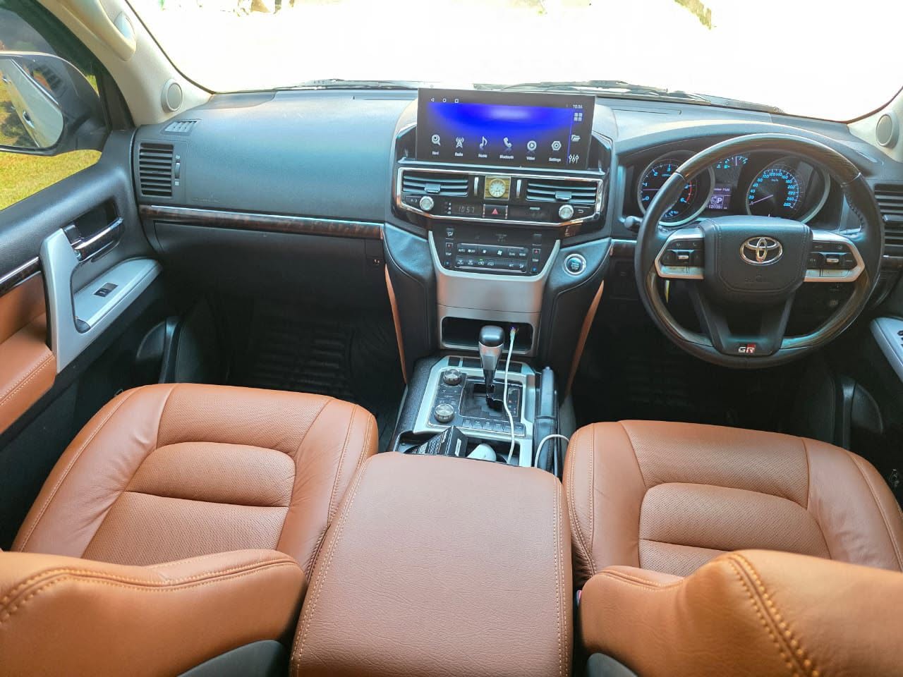 A picture of Landcruiser V8 Diesel engine 120 000km 145M 0707442262
