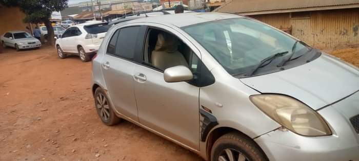 A picture of VITZ MAUNAL TRANSMISSION 6.5m Call 0701488581 What s app 0776417404
