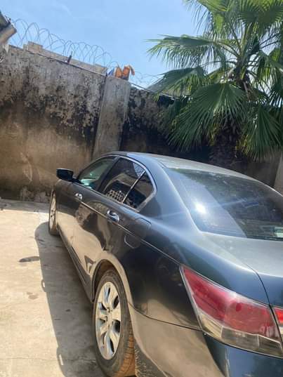 A picture of Quick sale 2010 11 honda accord Buy and travel 3