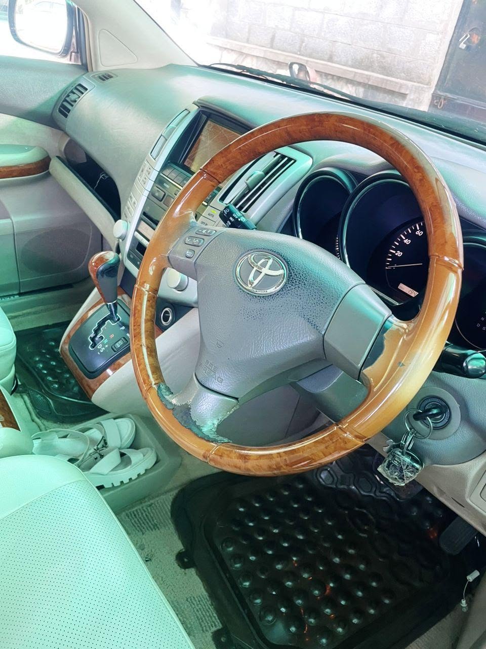 A picture of Toyota harrier 20m