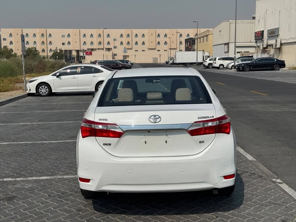 A picture of Toyota corola LE model 2016 petrol push start watsapp 971551513562
