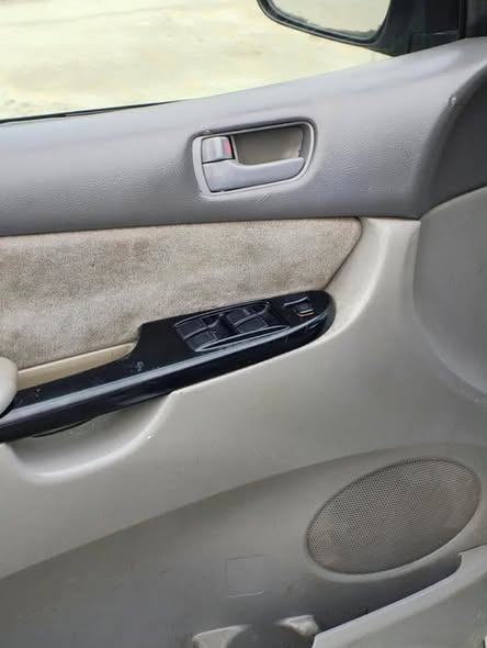 A picture of Few months Used Mint 2006 Toyota Sienna PRICE 6 5m