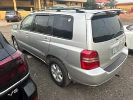 A picture of Toyota Highlander very sound engine price 3 5M last Location