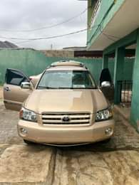 A picture of Super clean in and out 2005 Toyota Highlander absolutely Nothing