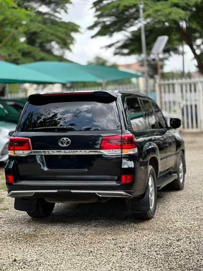 A picture of Super clean 2005 upgraded to 2020 Toyota Land Cruiser going