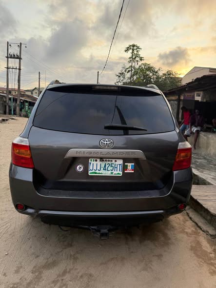 A picture of Toyota Highlander 2009