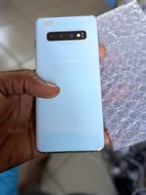 A picture of Samsung s10