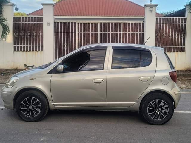 A picture of Toyota Vist old
