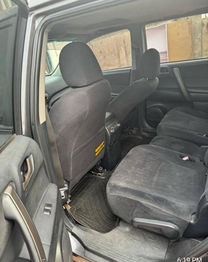 A picture of Toyota Highlander 08. Tokunbo Standard. Ibadan