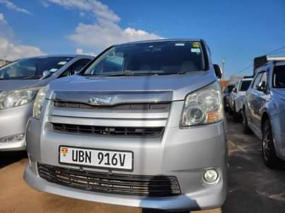 A picture of 2009 Toyota Noah 2 0cc