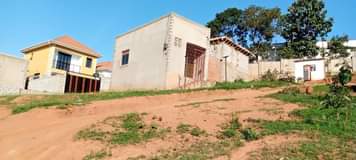 A picture of Kibiri munyonyo express way plot on quick sale