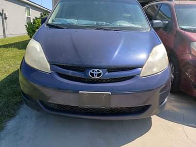 A picture of 2006 Toyota Sienna LE Minivan 4D