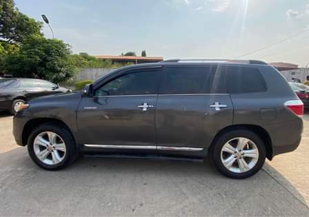 A picture of TOYOTA HIGHLANDER 2009 UPGRADED TO 2013