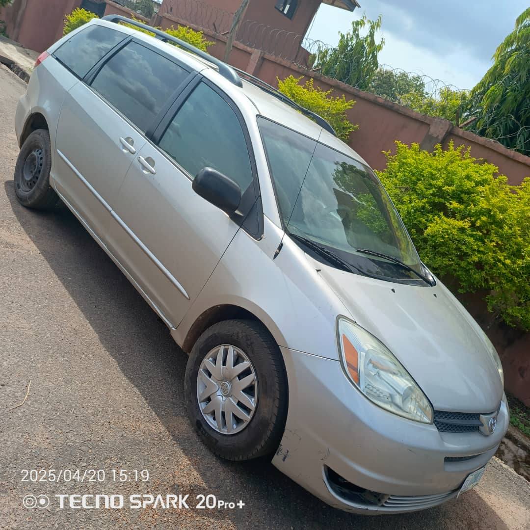 A picture of Toyota Sienna 2004 Two months used Owner got visa to