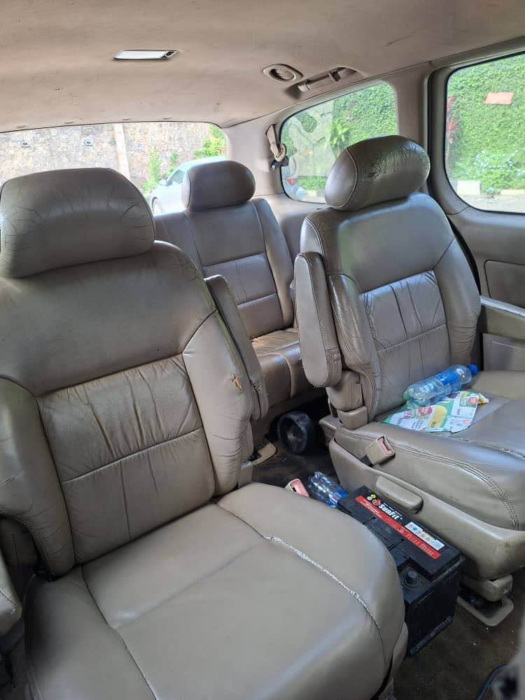 A picture of Toyota sienna 2 1m