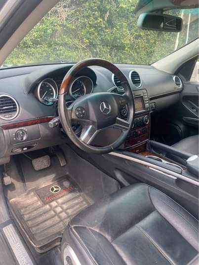A picture of Mercedes Benz GL550 2012 model full option