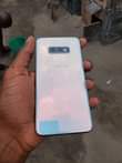 A picture of Samsung S10e