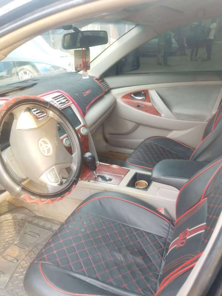 A picture of Toyota Camry 2008 engine and gear untampered ac chilling location