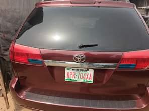 A picture of This car is big Sienna 2006 model Engine Gear AC