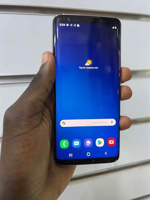 A picture of Samsung S9 64gb 4gb ram 380k whatsapp or call 0759979422