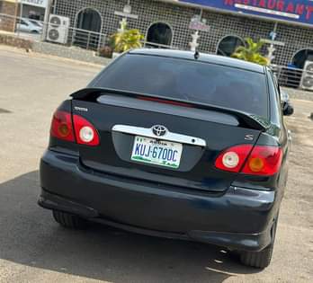 A picture of 04 05 Toyota Corolla